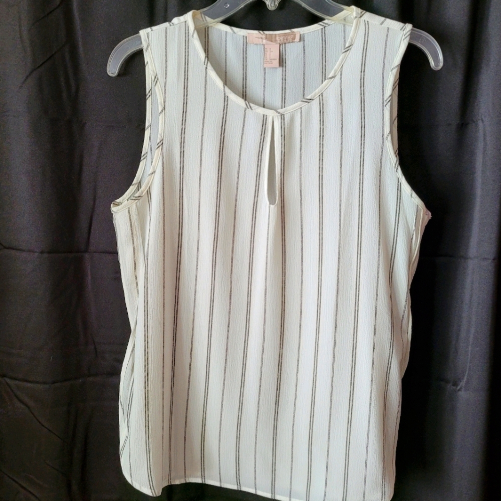 White sleeveless blouse